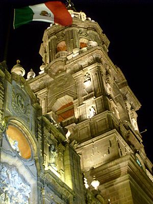 Archivo:Catedral de morelia en la noche