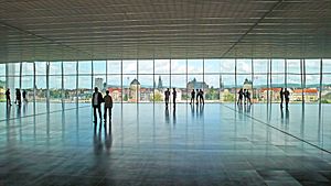 Archivo:Centre Pompidou in Metz (Frankreich) - Innenansicht