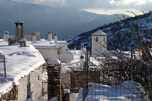 Archivo:Chimeneas nevadas de Capileira