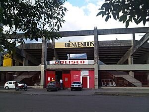 Archivo:Coliseo Perla del Torbes