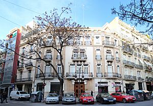 Edificio Cortina Pérez (1905) de José María Manuel Cortina Pérez en Valencia.jpg