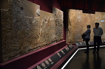 Archivo:Exhibition I am Ashurbanipal king of the world, king of Assyria, British Museum (44157123820)