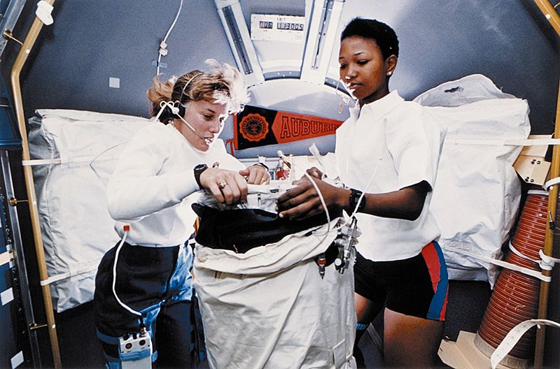 Female Astronauts - GPN-2004-00023