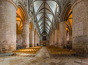 Archivo:Gloucester Cathedral Nave, Gloucestershire, UK - Diliff