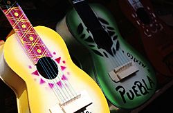Archivo:Guitarras hechas en Puebla, México