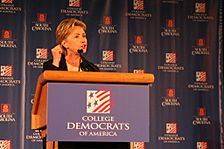 Archivo:Hillary Clinton Speaks to College Democrats