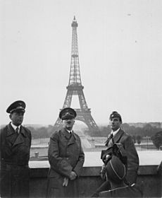 Archivo:Hitler, Speer y Breker en París, 23 de junio de 1940