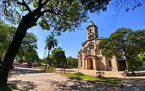 Archivo:Iglesia de Luque 120623 HDR
