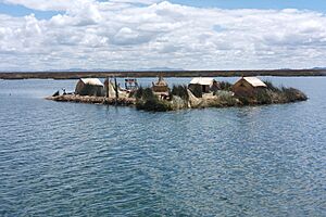 Archivo:Isla Flotante UROS, Puno, Peru - panoramio