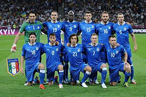 Archivo:Italy national football team Euro 2012 vs England