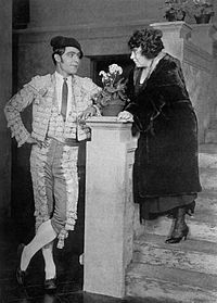 Archivo:June Mathis and Rudolph Valentino