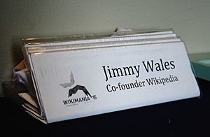Archivo:Nombre del cofundador de Wikipedia en Wikimanía 2015