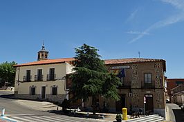 Novés, Casa Constistorial, plaza España.jpg