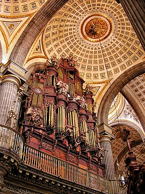 Archivo:Organo de la Catedral de Puebla