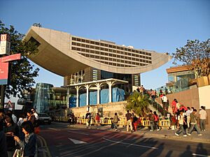 Archivo:Peak Tower 1