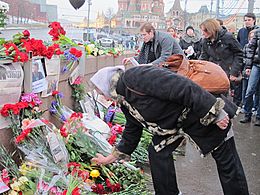 Archivo:People came to the side of Boris Nemtsov's murder (2015-02-28; 44)