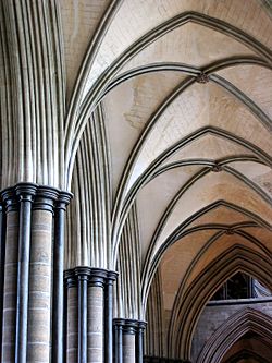 Archivo:Salisbury Cathedral Detail Arches