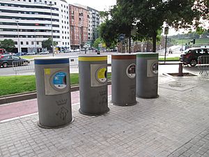 Archivo:Sistema de recogida neumática de basura (Sabadell) - 1
