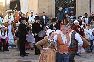 Archivo:Tambourinaires à la procession des rois mages à Aix