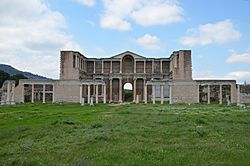 Archivo:The Bath-Gymnasium complex at Sardis, late 2nd - early 3rd century AD, Sardis, Turkey (17098680002)
