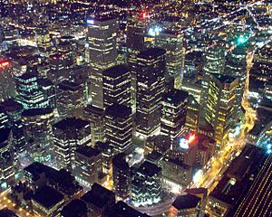 Archivo:Toronto Downtown Core at Night