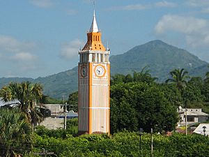 Archivo:Torre del Reloj Publico de Cacahuatepec
