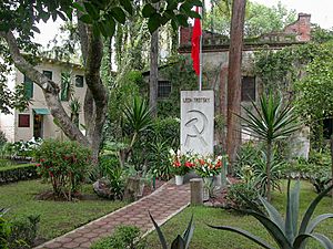 Archivo:Trotsky tumba