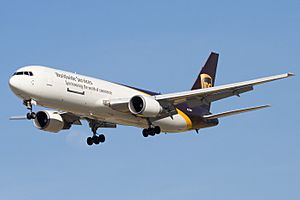 Archivo:UPS Airlines B767-300F (N328UP) landing at San Jose International Airport