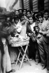 Archivo:Vendedoradetacos CDMX 1920