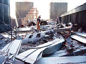 Archivo:WTC UA175 debris