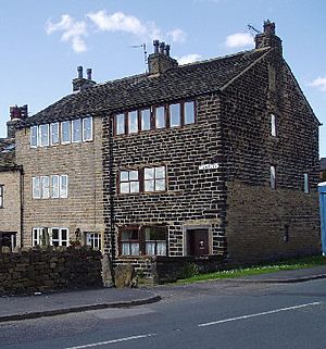 Archivo:Weavers' cottages, Wardle