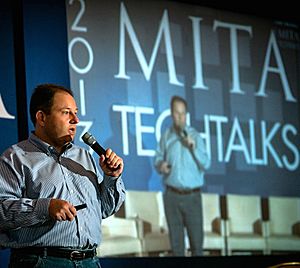 Archivo:Wendell Brown Giving Keynote Address at the Mita Tech Talks November 2013