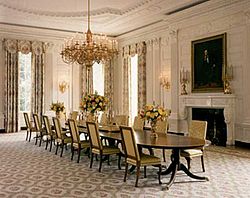 Archivo:White-house-floor1-state-dining-room