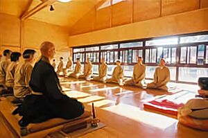 Archivo:Zazen au Centre Européen du Zen Rinzai