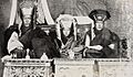 07 Etter Tibetansk oppfatning er disse imidlertid ikke inkarnasjonen av Buddha, men av et eller annet berømt vesen en lama, en helt, en demon etc.