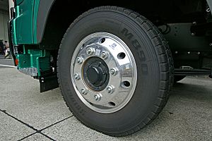 Archivo:Alcoa alloy wheel 001