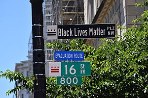 Archivo:Black Lives Matter Plaza Sign