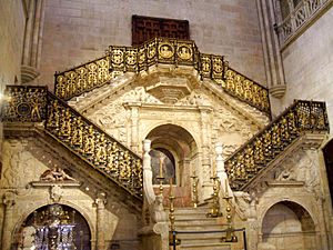 Archivo:Burgos - Catedral 046 - Escalera Dorada