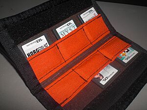 Archivo:DS game wallet 02