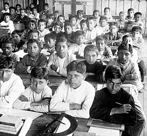 Archivo:Ecuadoran Students
