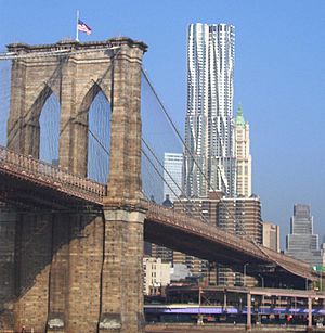 Archivo:Gehry 8 Spruce Street Brooklyn Bridge