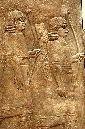 Archivo:Guards Ashurbanipal Louvre AO19901
