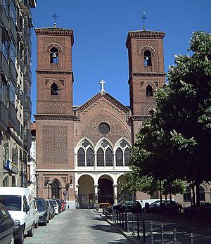Archivo:Iglesia de la Paloma (Madrid) 01