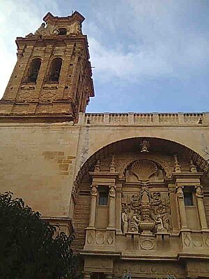Archivo:Iglesiaytorreasuncionalmansaespaña