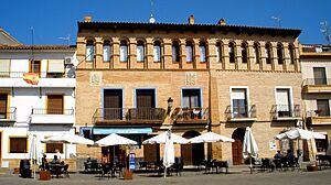 Archivo:La Almunia de Doña Godina - Plaza de los Obispos 08
