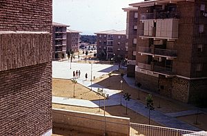 Archivo:Mairena del Aljarafe 1974, Barriada Ciudad del Aljarafe Fortepan 100568