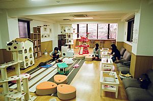 Archivo:Nekokaigi, a cat cafe in Kyoto - March 16, 2010