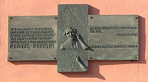 Archivo:Plaque at Klaus Kinski's birthplace in Sopot 3