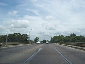 Archivo:Puente Canal Aliviador