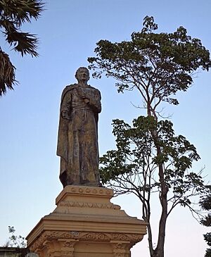 Archivo:Statue of jose matias delgado in san salvador in 2022